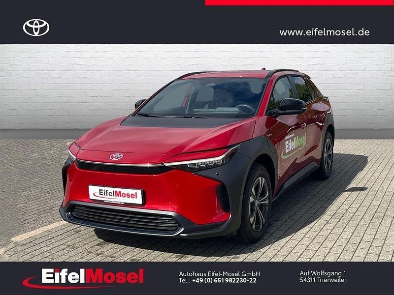 Gebraucht Toyota bZ4X 150 kW (204 PS) 2024 Karminarot metallic SUV