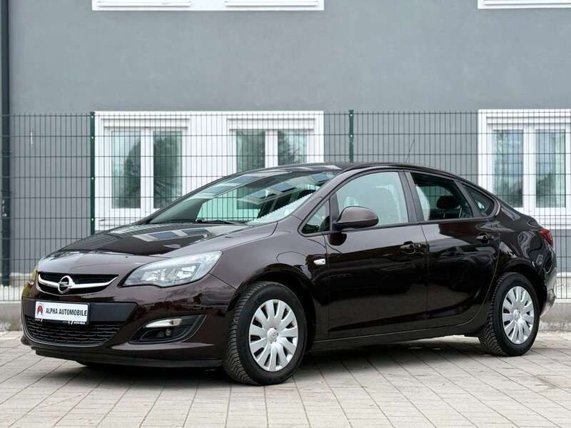 Mahogany brown (p2/so) Gebraucht 2017 Opel Astra Edition Limousine | 9.990 € (Fairer Preis) - Bild 1/4