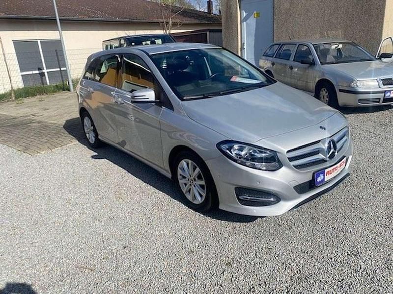 Gebraucht Mercedes B180 122 PS (89 kW) 2017 Polarsilber  metalliclack Van / Kleinbus