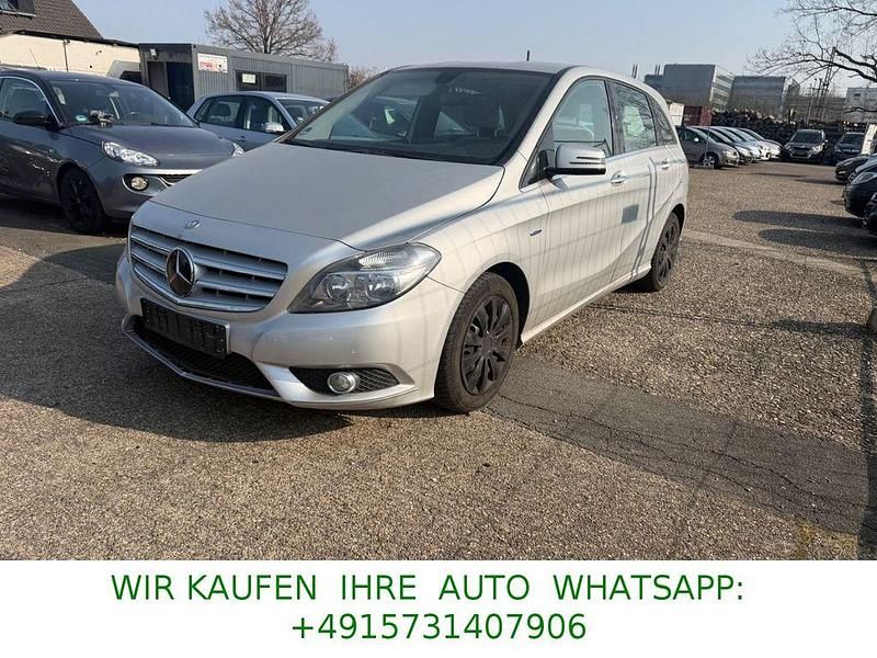 Gebraucht Mercedes B180 122 PS (89 kW) 2012 Silber Van / Kleinbus