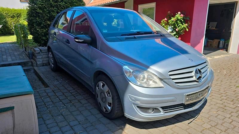 Blau Gebraucht 2006 Mercedes B200 Van / Kleinbus | 1.000 € (Superpreis) - Bild 1/3