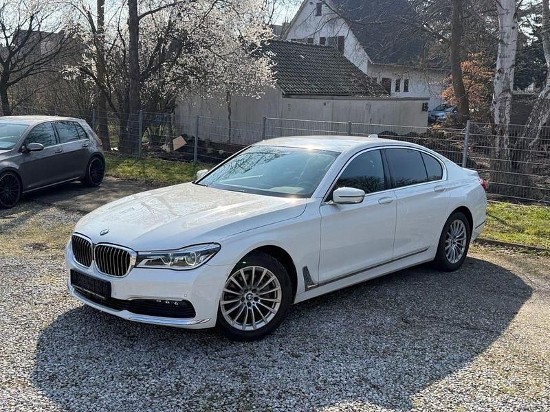 Gebraucht BMW 730 Executive 265 PS (194 kW) 2018 Weiß Limousine