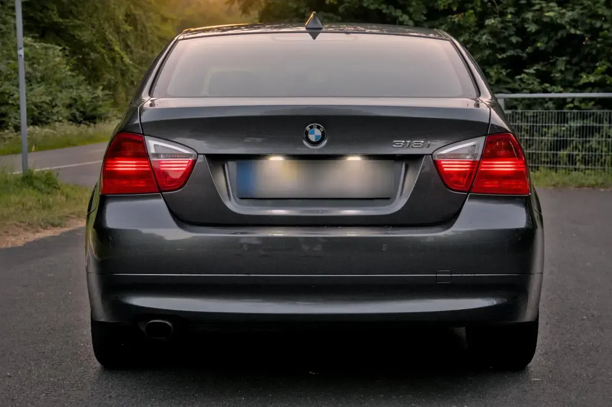 Gebraucht BMW 318 129 PS (94 kW) 2006 Grau Limousine