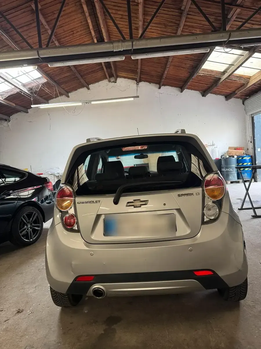 Gebraucht Chevrolet Spark 81 PS (59 kW) 2011 Grau Kleinwagen