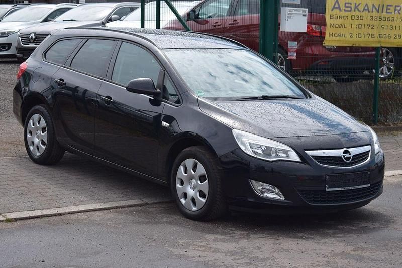 Gebraucht Opel Astra Design Edition 120 PS (88 kW) 2011 Schwarz Kombi