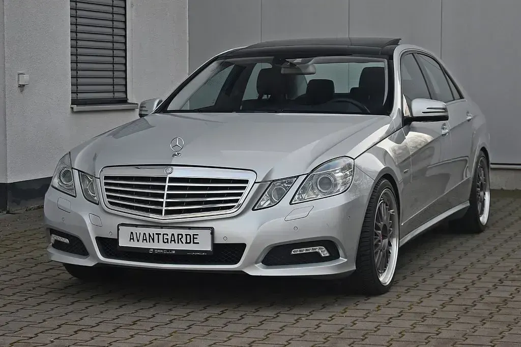 Gebraucht Mercedes E350 Night 292 PS (214 kW) 2009 Silber Limousine