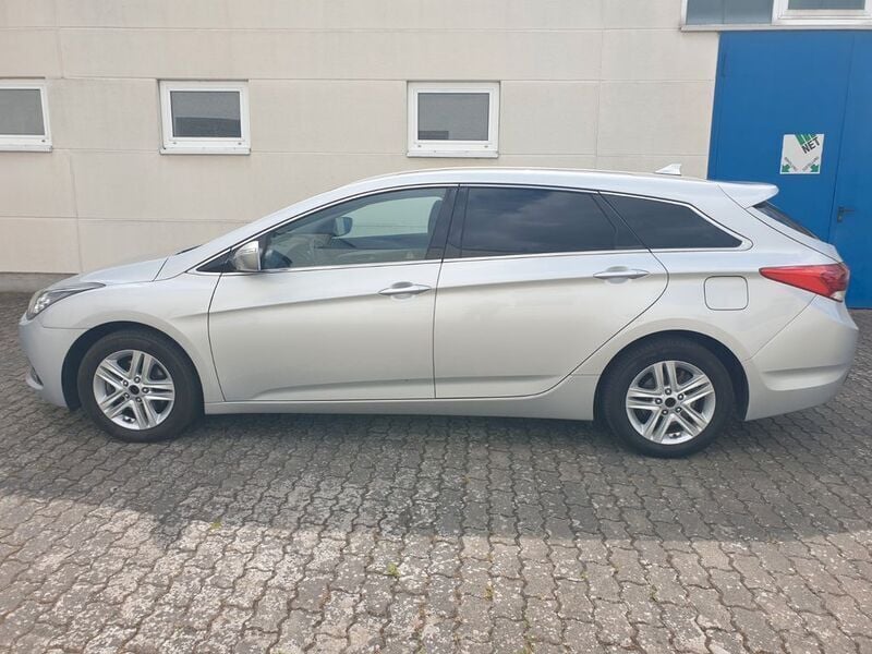 Gebraucht Hyundai i40 Trend 116 PS (85 kW) 2016 Grau Kombi