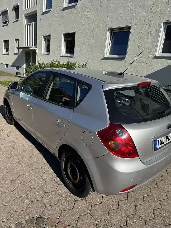 Second-hand Kia Ceed EX 122 CP (89 kW) 2007 Hatchback