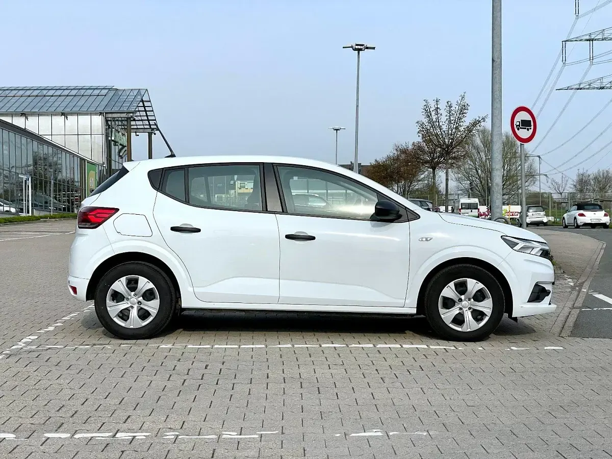 Gebraucht Dacia Sandero 67 PS (49 kW) 2024 Weiß Kleinwagen