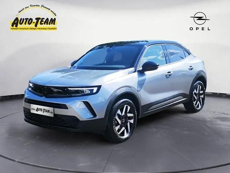 Kontrast grau metallic Gebraucht 2024 Opel Mokka SUV | 23.190 € (Fairer Preis) - Bild 1/4