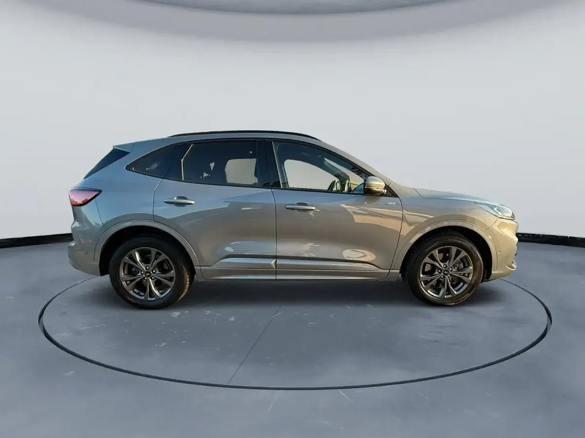 Usado Ford Kuga ST-Line 224 HP (164 kW) 2021 Prateado SUV