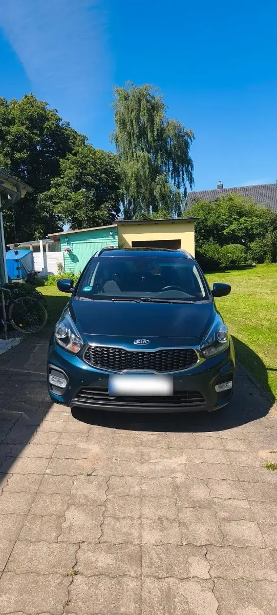 Gebraucht Kia Carens 135 PS (99 kW) 2018 Blau Van / Kleinbus