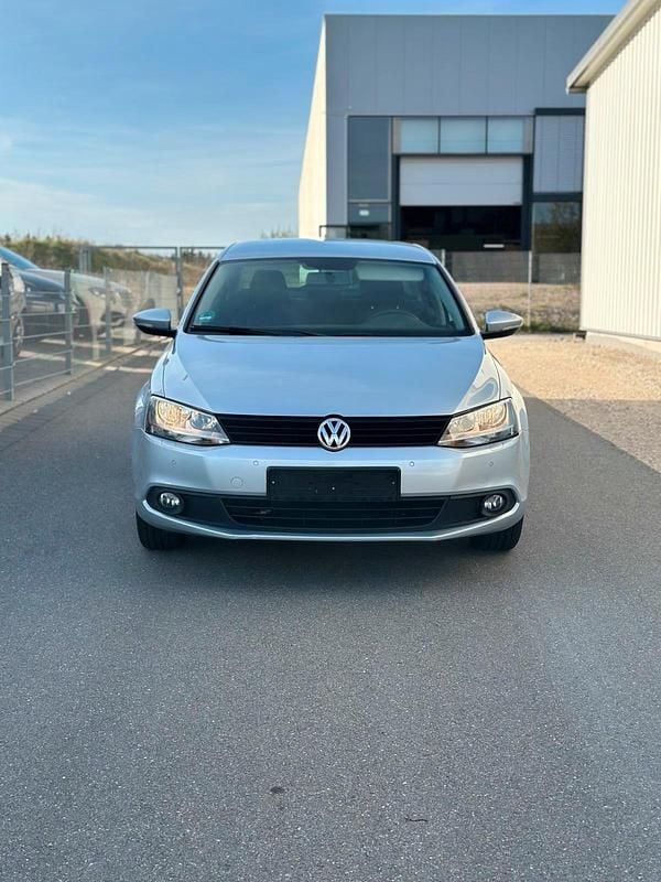 Gebraucht VW Jetta 122 PS (89 kW) 2014 Grau Limousine