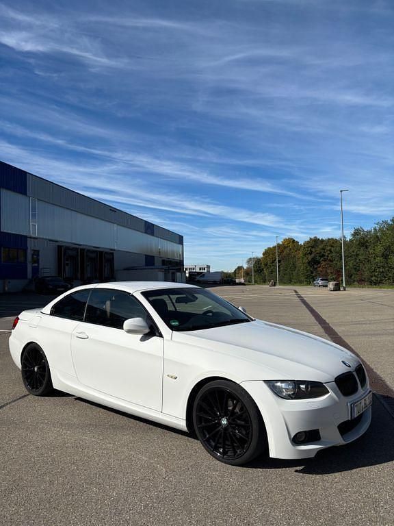 Weiß Gebraucht 2009 BMW 320 Cabriolet Sport Line Cabrio | 9.300 € (Guter Preis) - Bild 1/4