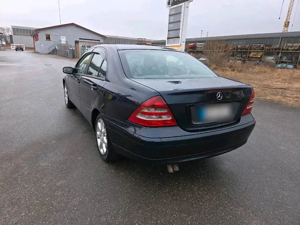Gebraucht Mercedes C220 147 PS (108 kW) 2001 Blau Limousine