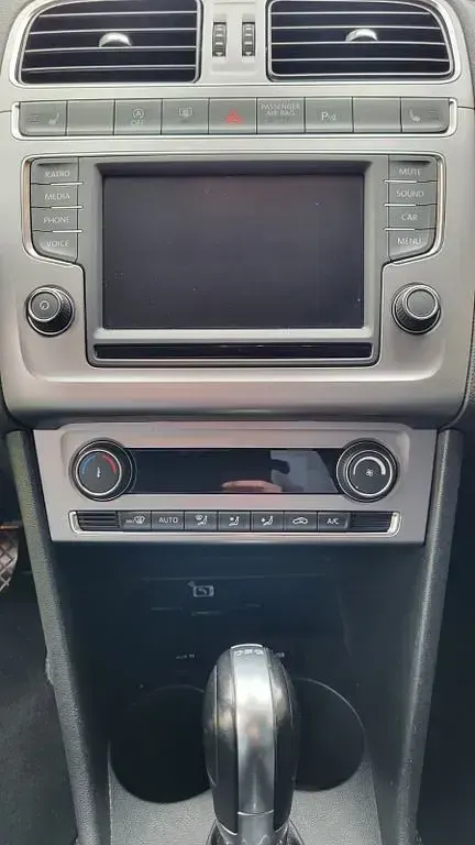 Gebraucht VW Polo LOUNGE 90 PS (66 kW) 2016 Grau Limousine