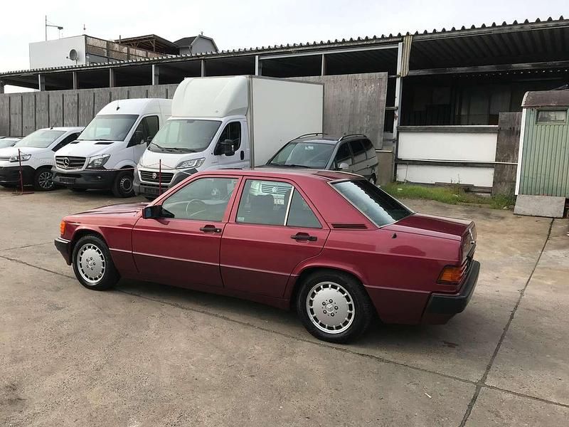 Gebraucht Mercedes 190 122 PS (89 kW) 1993 Rot Limousine
