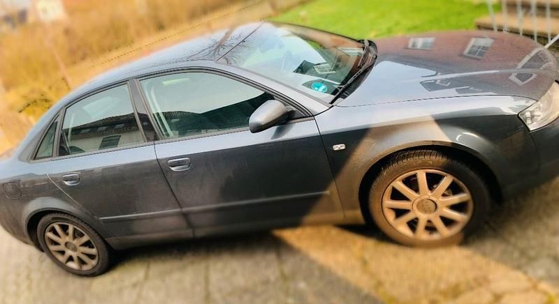 Grau Gebraucht 2001 Audi A4 Limousine | 2.700 € (Etwas zu teuer) - Bild 1/4