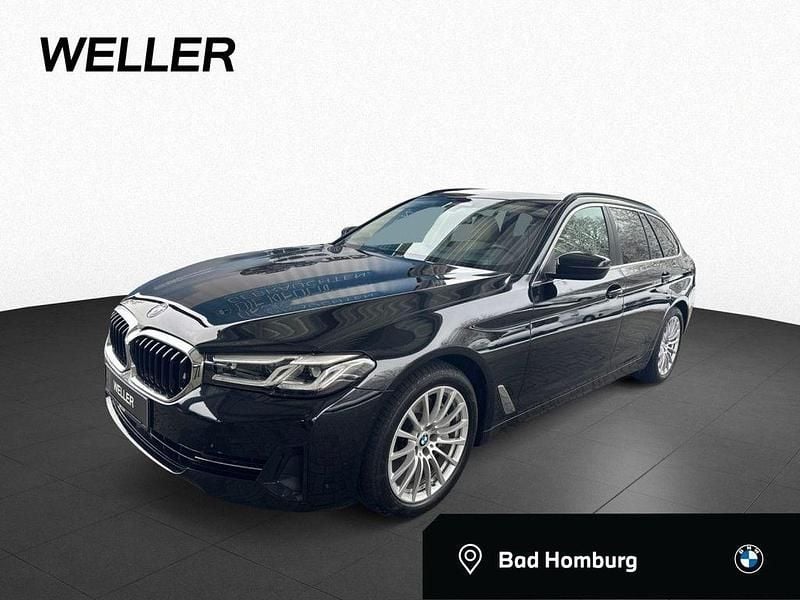 Black sapphire (schwarz) Gebraucht 2022 BMW 530 Comfort Edition Kombi | 40.790 € (Guter Preis) - Bild 1/4