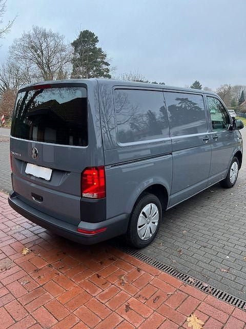 Gebraucht VW Transporter 110 PS (80 kW) 2021 Grau Van