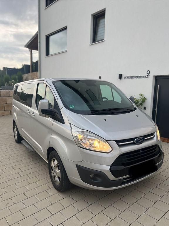 Gebraucht Ford Tourneo 170 PS (125 kW) 2017 Silber Van / Kleinbus