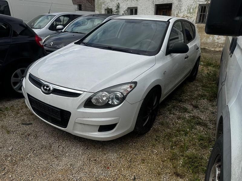 Gebraucht 2010 Hyundai i30 Classic Limousine | 2.390 € (Superpreis) - Bild 1/4