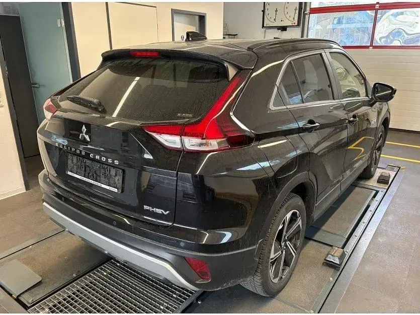 Gebraucht Mitsubishi Eclipse Cross Plus 188 PS (138 kW) 2022 Schwarz SUV