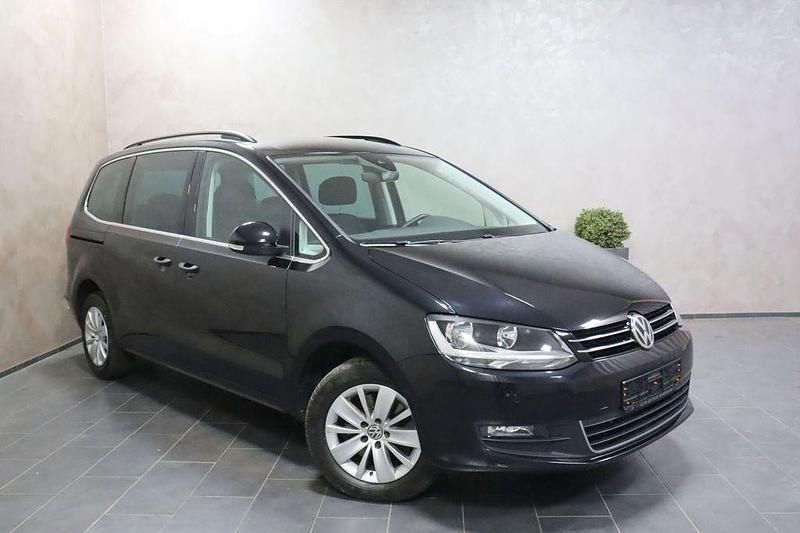 Gebraucht VW Sharan Comfortline 150 PS (110 kW) 2020 Deep black metallic Van / Kleinbus