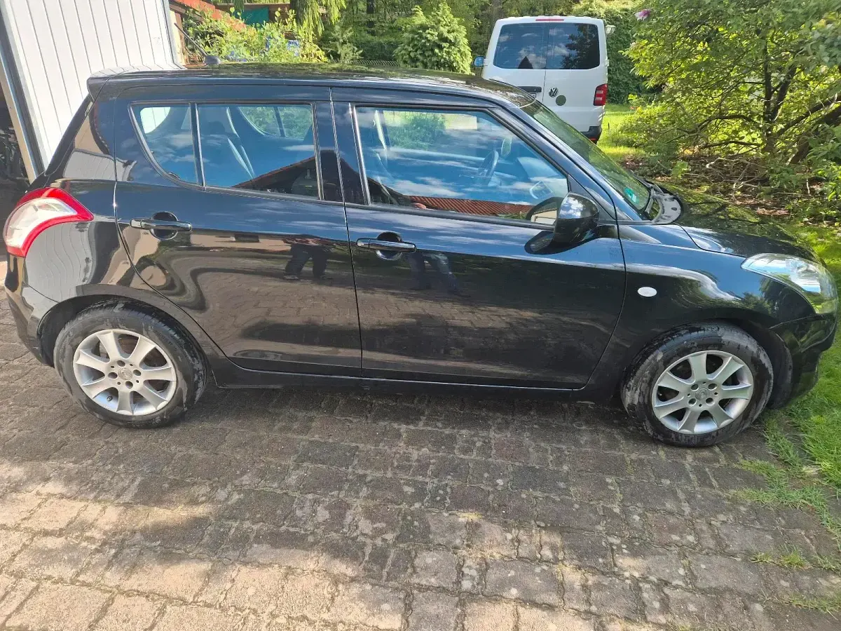 Gebraucht Suzuki Swift 94 PS (69 kW) 2014 Schwarz Kleinwagen