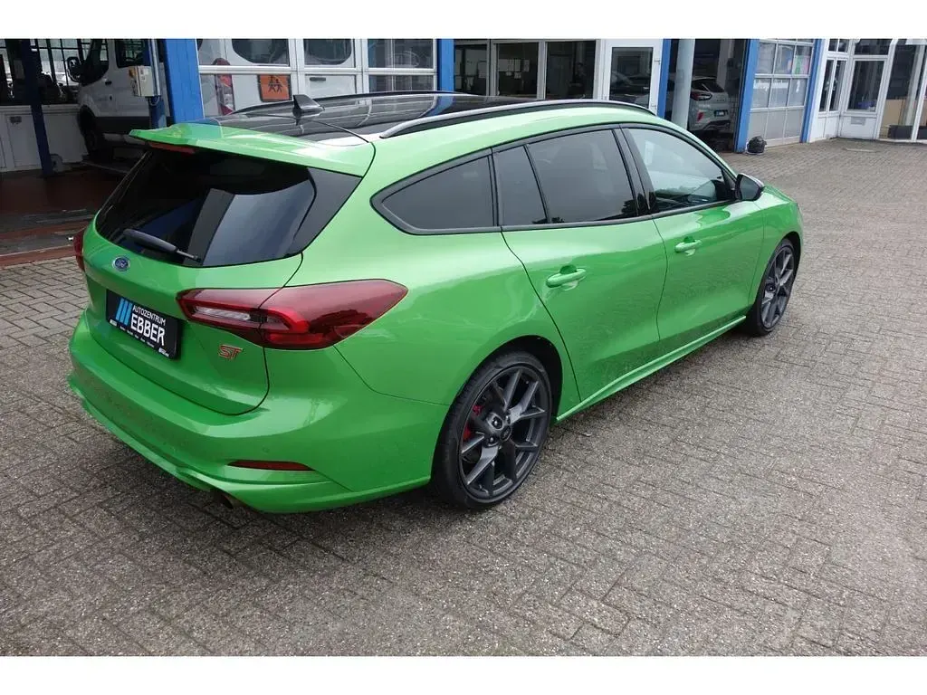 Używany Ford Focus ST 280 KM (205 kW) 2023 Zielony Sedan/Limuzyna