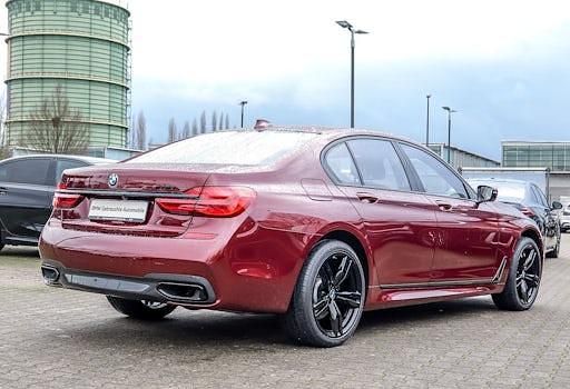 Gebraucht BMW 750 M Sport 400 PS (294 kW) 2018 Rot Limousine