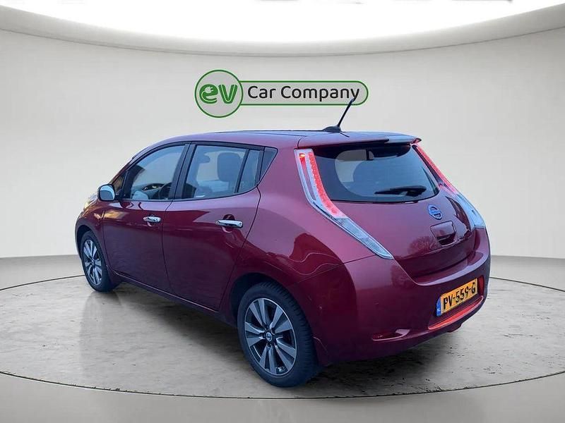 Gebraucht Nissan Leaf Tekna 80 kW (109 PS) 2017 Rot Kleinwagen