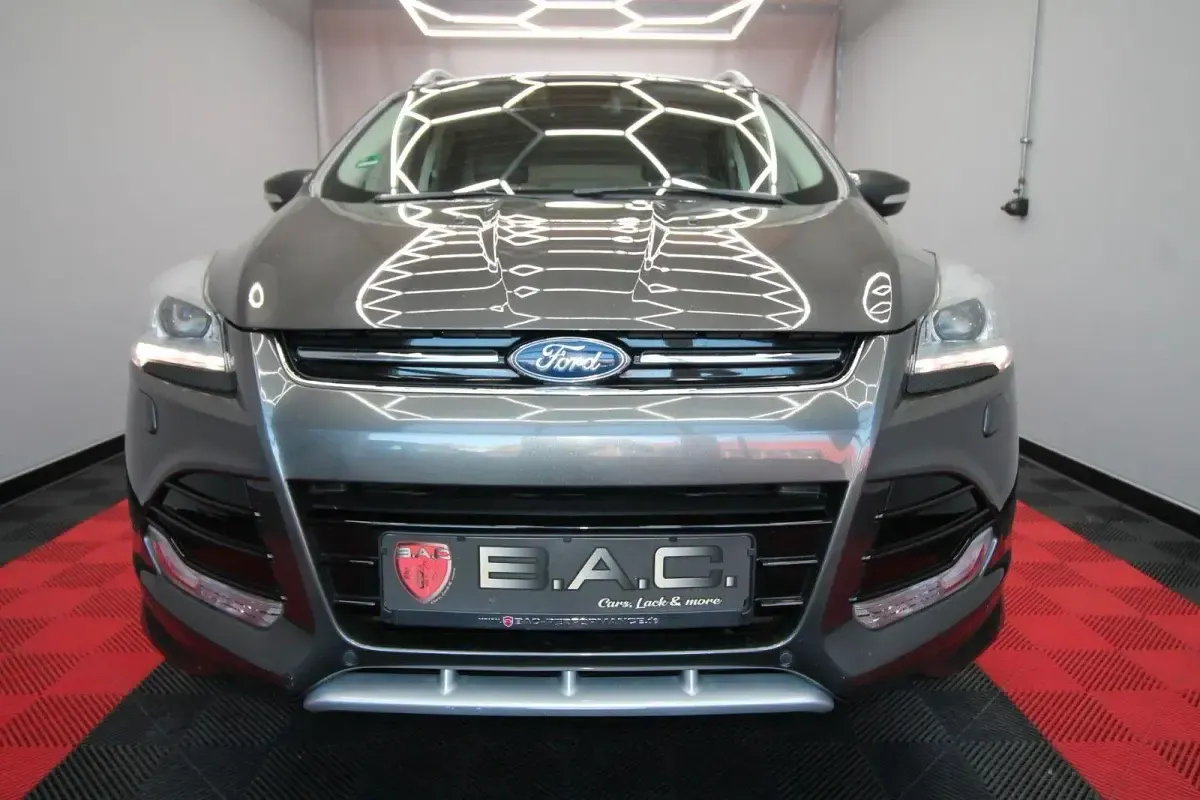 Gebraucht Ford Kuga Individual 179 PS (131 kW) 2016 Grau SUV