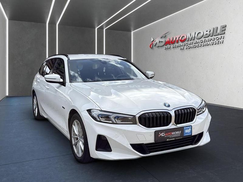 Gebraucht BMW 330e Sport Line 292 PS (214 kW) 2022 Weiß Kombi