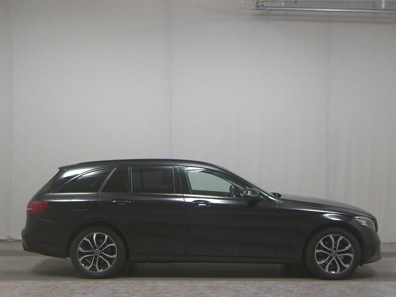 Schwarz Gebraucht 2020 Mercedes C200 Avantgarde Kombi | 19.680 € (Guter Preis) - Bild 1/4
