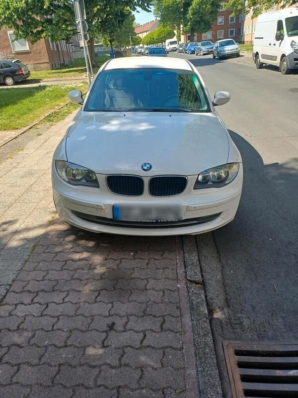 Weiß Gebraucht 2010 BMW 120 Kleinwagen | 4.000 € (Fairer Preis) - Bild 1/4