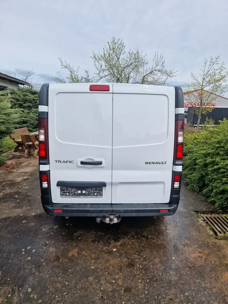 Gebraucht Renault Trafic 121 PS (88 kW) 2018 Weiß Van / Kleinbus