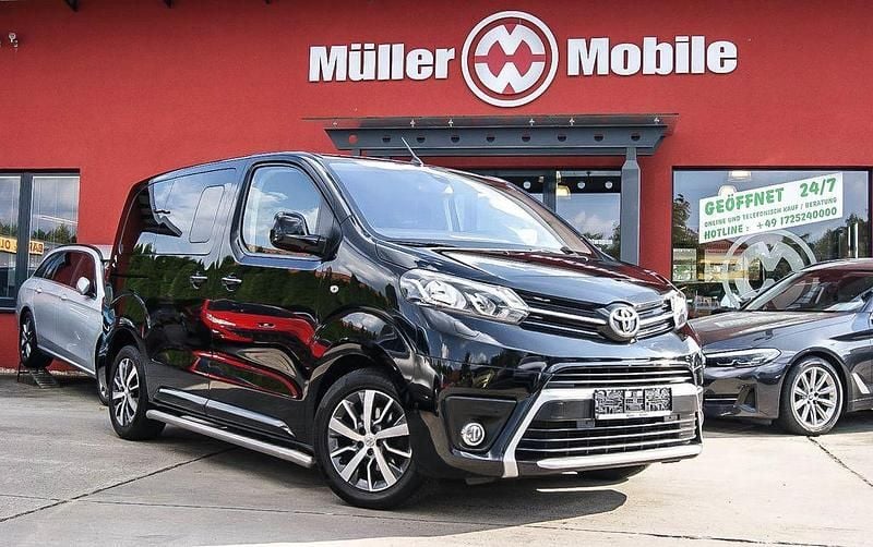 Schwarz Gebraucht 2018 Toyota Proace Verso Kombi | 25.900 € (Superpreis) - Bild 1/4