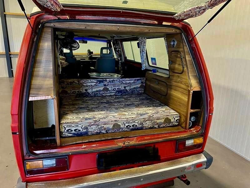 Second-hand VW T3 68 CP (50 kW) 1981 Roșu Van