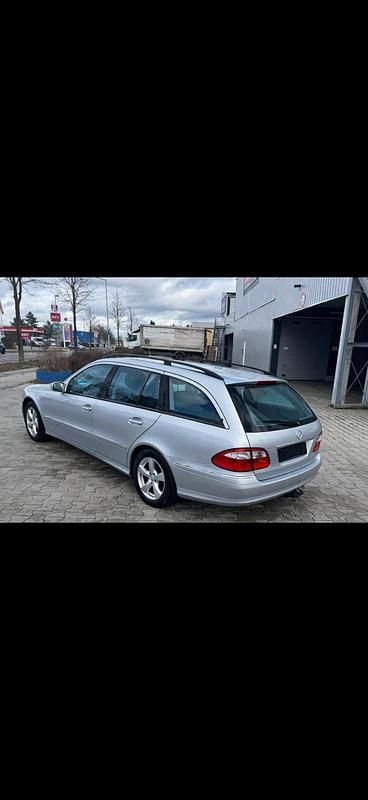 Gebraucht Mercedes E220 Avantgarde 150 PS (110 kW) 2005 Silber Kombi