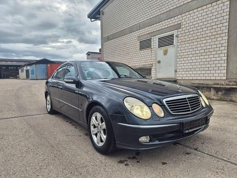 Gebraucht Mercedes E200 163 PS (119 kW) 2004 Schwarz Limousine