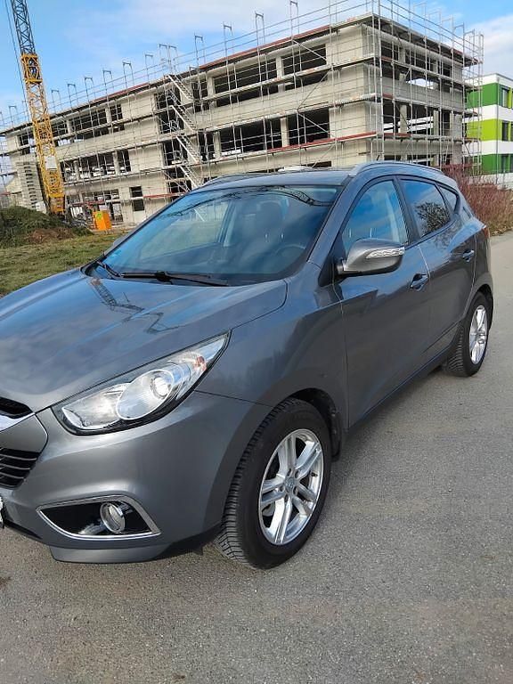 Grau Gebraucht 2013 Hyundai ix35 Classic SUV | 8.250 € (Fairer Preis) - Bild 1/4