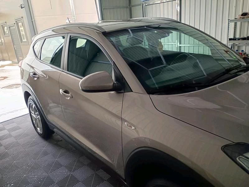 Grau Gebraucht 2016 Hyundai Tucson SUV | 12.800 € (Guter Preis) - Bild 1/4