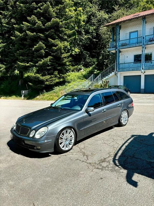 Gebraucht Mercedes E500 306 PS (225 kW) 2005 Grau Kombi