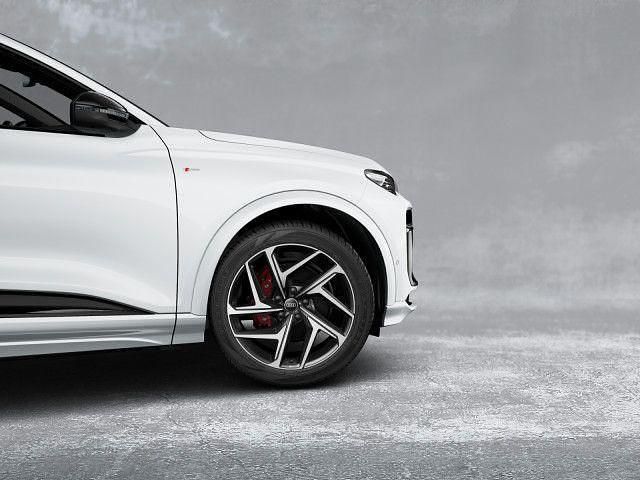 Gebraucht Audi Q6 e-tron Ambiente 284 kW (387 PS) 2025 Gletscherweiß metallic SUV