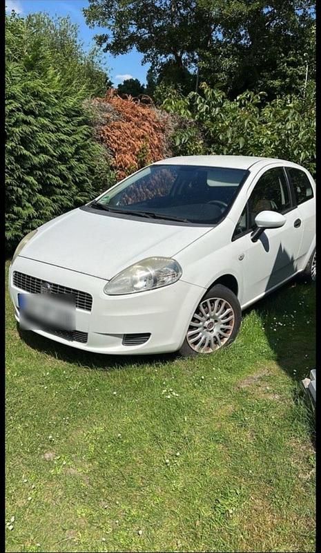 Weiß Gebraucht 2009 Fiat Punto Kleinwagen | 900 € (Superpreis) - Bild 1/3