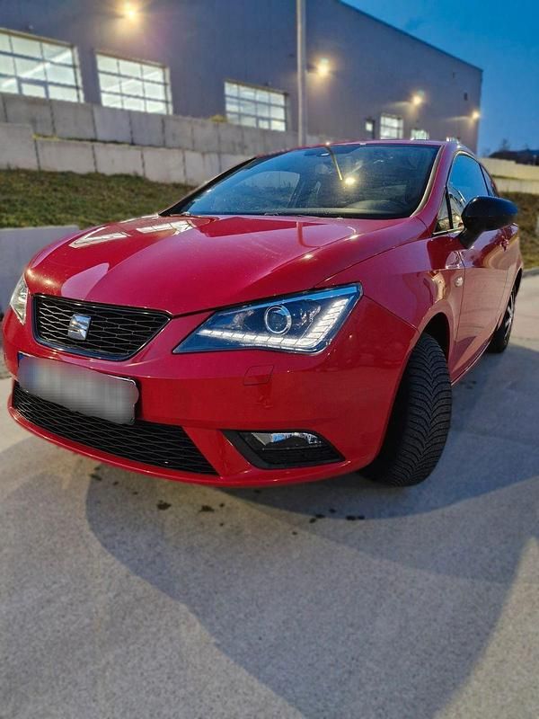 Rot Gebraucht 2014 Seat Ibiza SC Kleinwagen | 5.800 € (Fairer Preis) - Bild 1/4