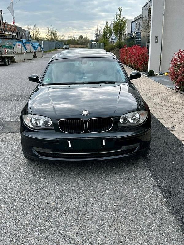 Gebraucht BMW 120 170 PS (125 kW) 2009 Schwarz Kleinwagen
