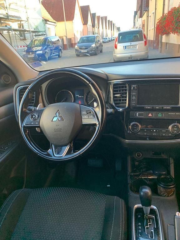 Schwarz Gebraucht 2015 Mitsubishi Outlander Classic Collection Plus SUV | 9.400 € (Fairer Preis) - Bild 1/4