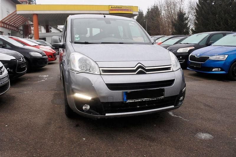 Grau Gebraucht 2015 Citroën Berlingo SELECTION Van / Kleinbus | 5.999 € (Guter Preis) - Bild 1/4